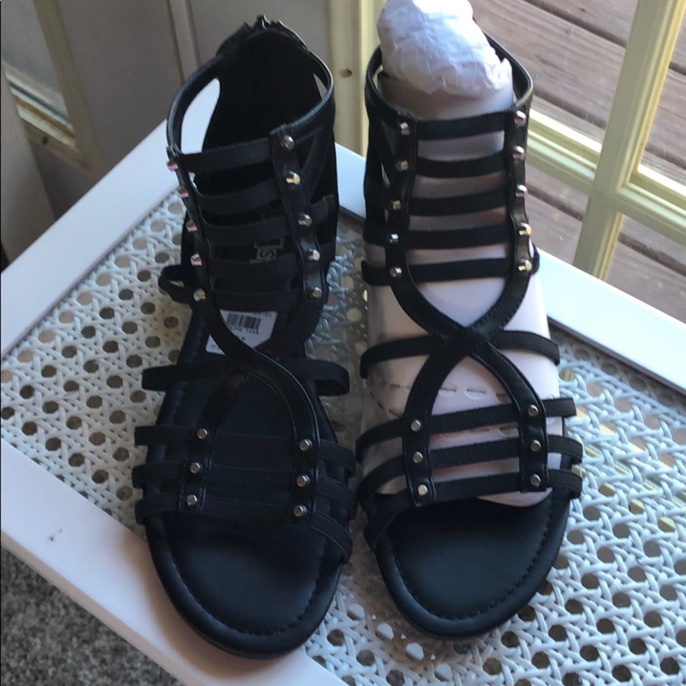 Black gladiator sandals 7M